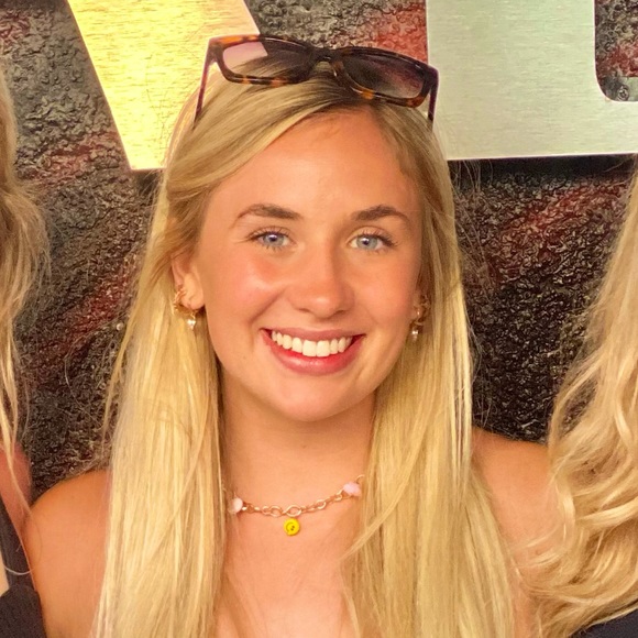 Meet your Posher, Tori - Picture 1 of 1